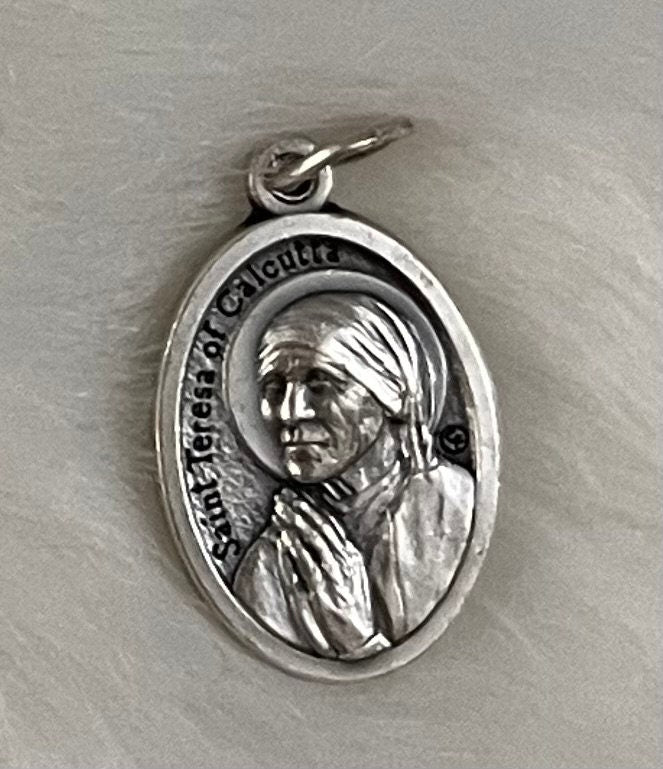 Saint Teresa of Calcutta Medal, St Teresa of Calcutta Medal, Catholic Gift, Silver Oxidized Medal