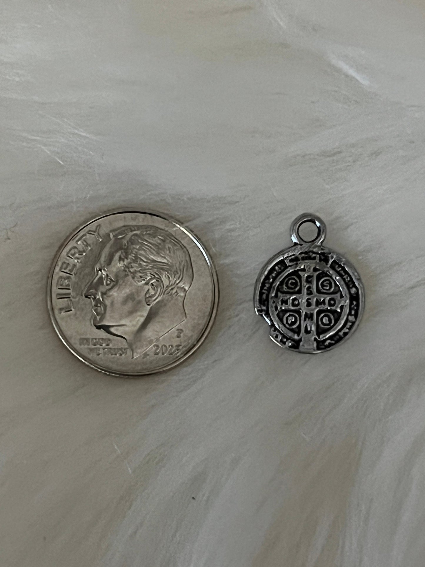 Saint Benedict Round Mini Medal, Patron Saint Civil Engineers, Patron Saint of the dying, Patron Saint Kidney Disease, Patron Schoolchildren